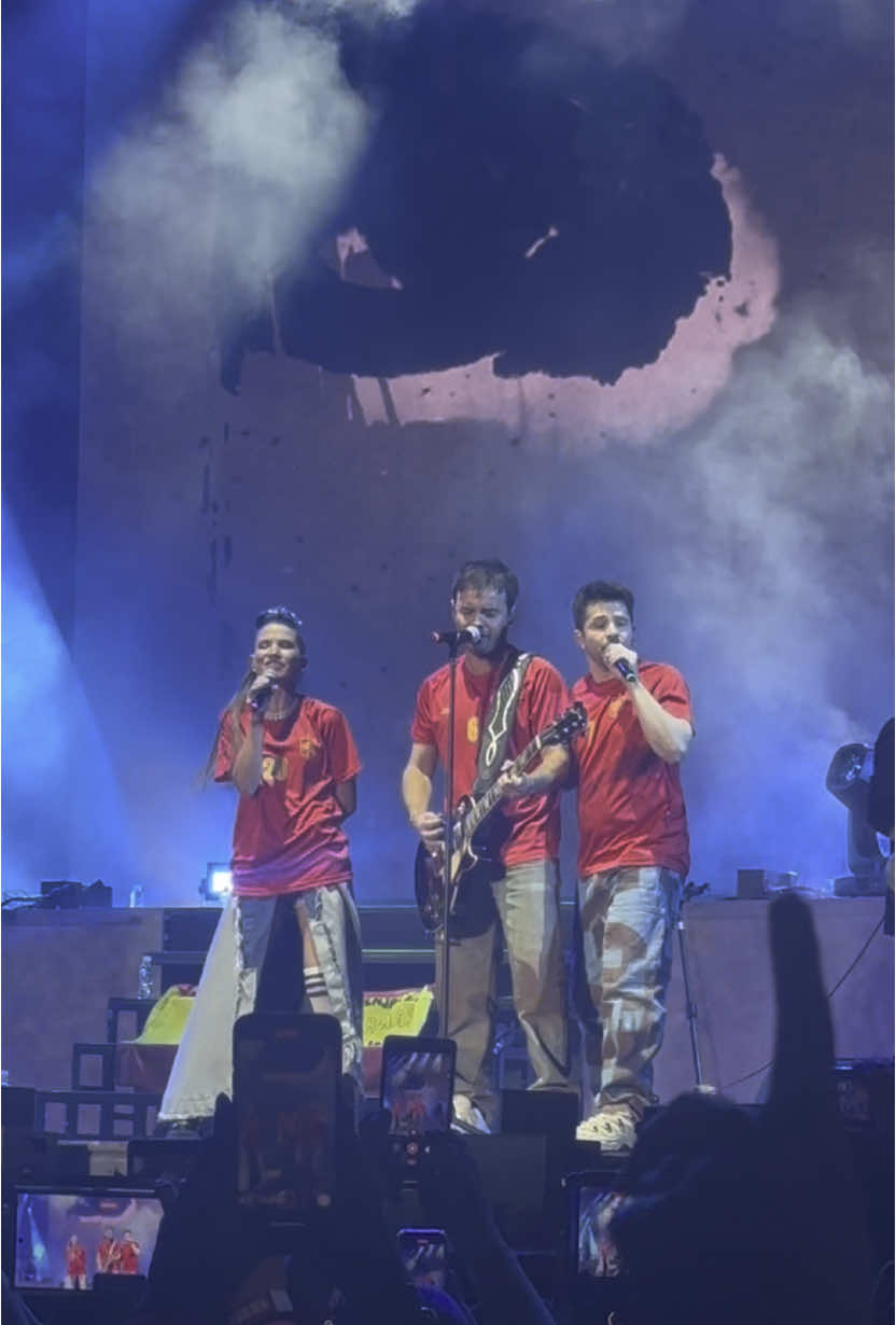 INMORTAAAAAAL 🤩 #erreway #juntosotravez @Felipe Colombo 