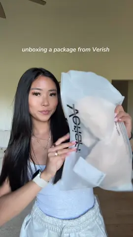 unboxing some of the softest & most comfortable bras from @Verish US 💗 #verishop #sportsbra 