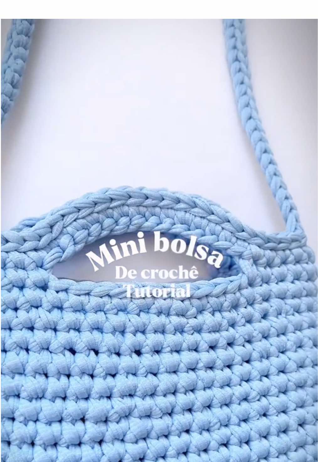 Tutorial: Bolsa de Crochê com Fio de Malha 🩵🧶 Super Fácil! •Usei agulha 5.5mm •1 Fio de Malha Extra Premium Refinatto Fischer 15mm 140mts Detalhes da bolsa Comprimento: 19cm Altura: 16cm Peso: 142g #crochet #bolsadecroche #bolsacrochet #bolsacroche #bagcrochet #crochetersoftiktok #crochetpattern #tutorialcroche #amigurumiscrochet #crochettutorial #receitacrochê 