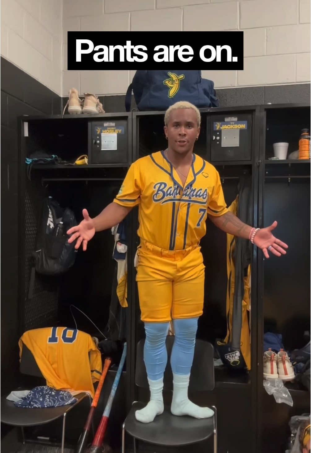Get ready with @Ty Jackson ahead of @thesavbananas game 🤩🍌 #GRWM #baseball #SavannahBananas 