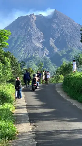 merapi sesuai ekspektasi🫶 #merapilavatour #explorepage #merapi #wisataalam #kalitalang #kaliadem #kaliurang #jogja #jogja24jam #yogyakarta #klaten #klaten24jam #wisatajogja #wisataklaten #fyp 