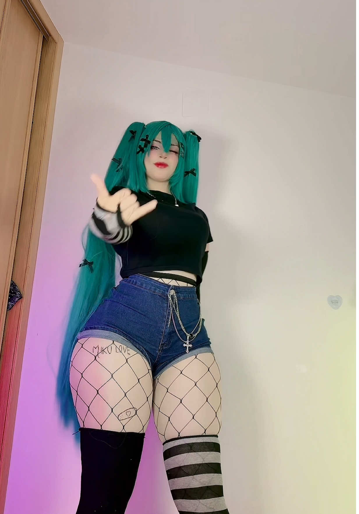 Alooó it’s Miku🖤 . . #mikuhatsune#miku#mikumikudance#mikucosplay#mikutrend#cosplay#cosplaygirl#photography#hatsunemiku#mikuracingcosplay#miku#mikufanart#cosplay#mikulov#mikuhatsunecosplay#paratiiiiiiiiiiiiiiiiiiiiiiiiiiiiiii#fypシ゚#fyp 