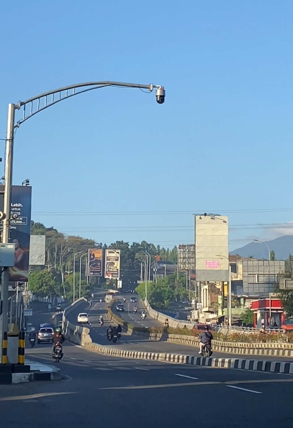 Minggu pagi 🌤️🍃🙏🏻 . . . .  #semarang #semarang24jam #semarangstory #semarangtiktok #semarangpride 