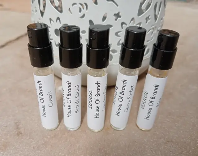 🌸 EDULGE 🌸 💗 THE HOUSE OF BRANDT 💗 Thank you so much Edulge for sending me some more of your gorgeous samples. I love receiving samples from this fabulous brand. 💕 BOIS  DE SANTAL EAU DE PARFUM Top Notes - Cardamom, Sandalwood Heart - Orris Butter, Violet, Sandalwood  Base - Vanilla, Cashmere Woods,Olibanum, Sandalwood. A warm fragrance with rich notes of Sandalwood 💕 GENEIS EAU DE PARFUM Top Notes - Saffron, Cassis Heart - Rose, Javanol Base - Sandalwood, Tobacco, Cashmere Woods A sweet fragrance which lingered all day  💕 GUAVA SORBET - EAU DE PARFUM Top Notes - Guava, Passion fruit, Bergamot, Mandarin, Grapefruit Heart - Sugar, Guava, Osmanthus, White Jasmine Base - Vanilla, Sandalwood, Amber, Musk This is a gorgeous fragrance for summer, very refreshing  💕 KLEA EAU DE PARFUM Top Notes - Bergamot, Mandarin, Olive Leaf Heart - Magnolia, Water Lily, Jasmine, Sea Salt Base - Amber, Egyptian Musk,Tonka Bean Cedarwood , Papyrus Light and Floral fragrance , softly sweet, I really like this one. 💕 LONDON FOG EAU DE PARFUM Top Notes - Bergamot, Earl Grey Tea, Smoky Accord  Heart - Steamed Milk Accord, Lavender, Whipped Honey Base - Sandalwood, Vanilla Absolute, White Musk , Ambergris Not really a fan of this one to be honest, the Earl Grey Notes spoilt this fragrance for me. @edulge  #edulge  #fragrance  #fragrancelovers #scent  #fragranceobsessed  #eaudeparfüm  #discovery #boisdesantal #genesis #guavasorbet #klea #londonfog #nichefragrance  #nicheparfums  #gifted  #ad