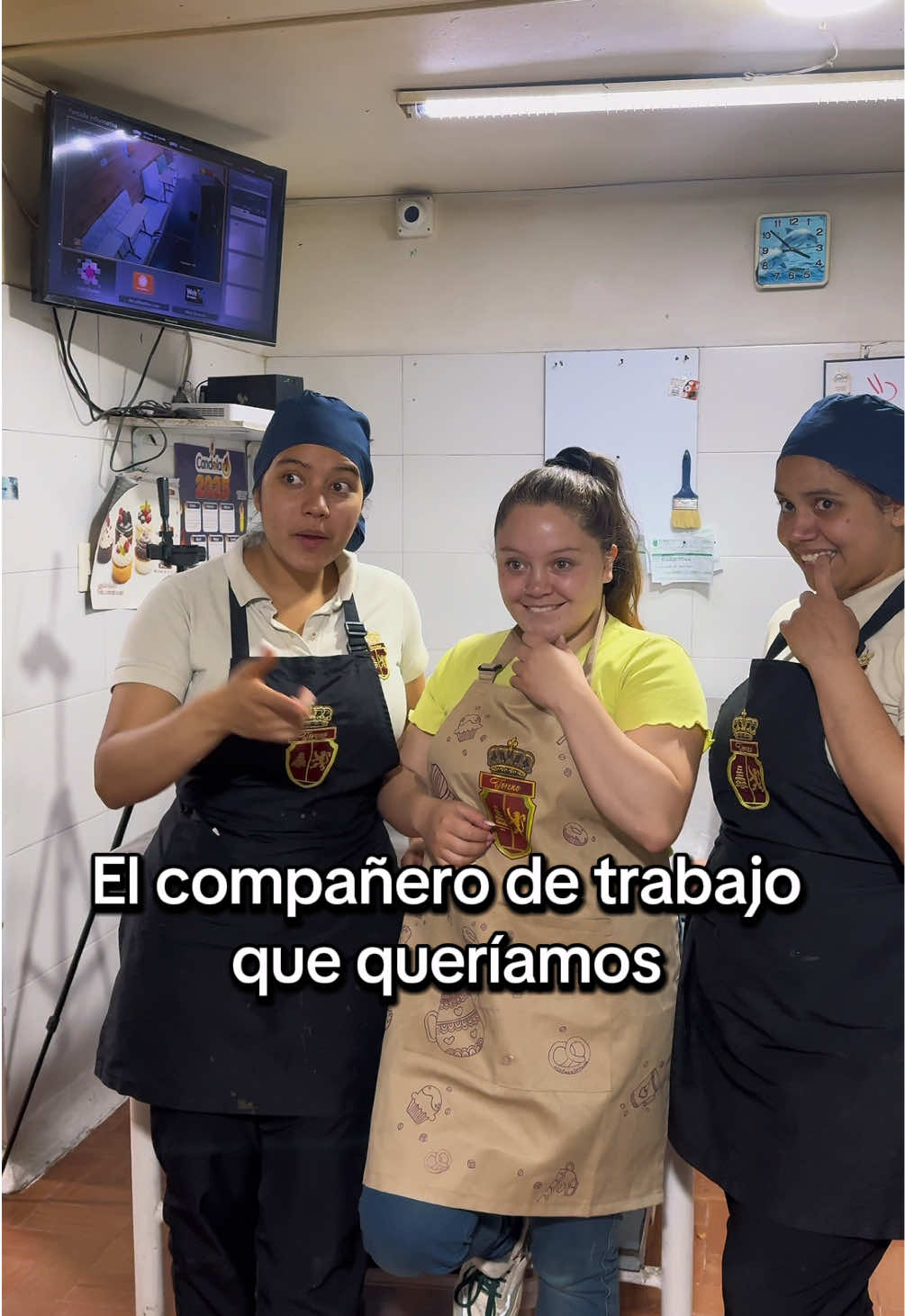 El compañero que nos tocó 😒@WILL PARFITT  Tenemos las mejores tortas, postres de la localidad de Usme y también hacemos un poco de humor Recuerda visitarnos estamos ubicados en 📍 Yomasa 📍 Santa librada #toreno #pasteleria #usme #humor #postres 