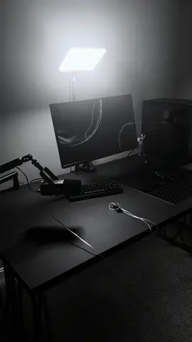 Respoting ts 💔 #techtok #setup #allblack #pcgaming #fyp #desksetup #tech #mobilador 