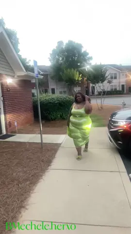 YAYA 😏💚✨🤏🏾 B • M E C H E L E #yaya #slowmo #outside #lunch #plussize #plussizemodel #plussizefashion #plussizestyle #calimusic #lamusic #shein #sheincurve #fypage  