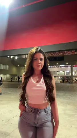 La chica de atrás jajaj
