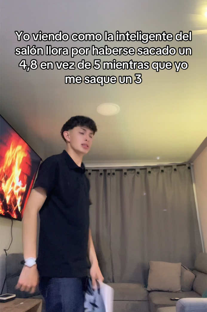 Pelada es como rara #parati #nota #colegio #calificacion #inteligente #llorando #parati #fyp #foryoupage #contenido #viral 