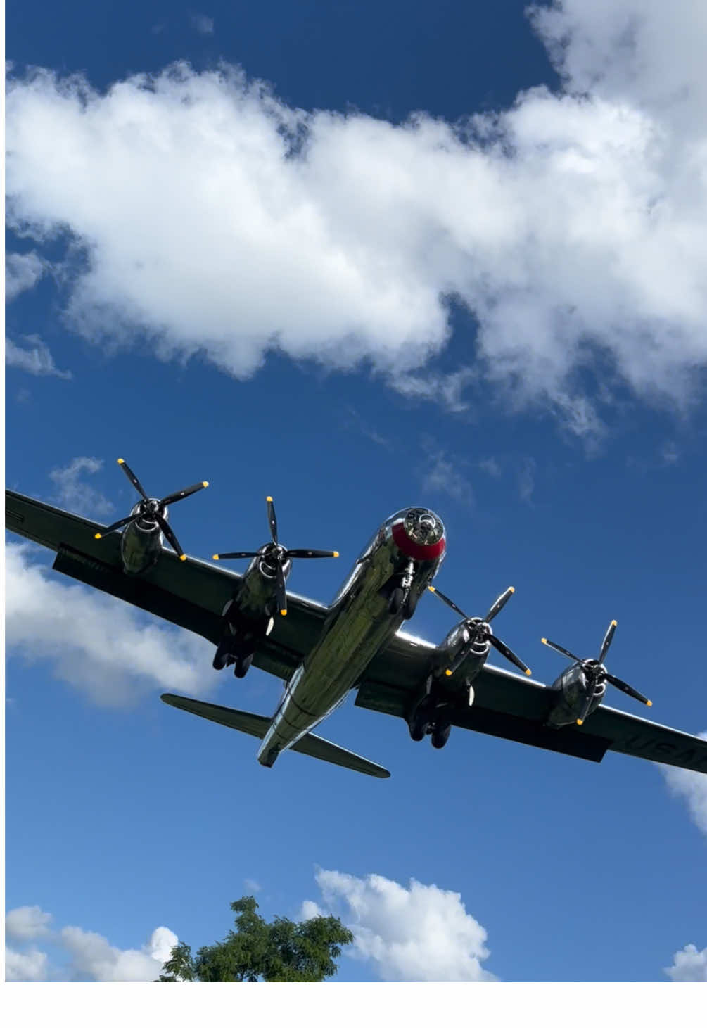 Boeing TB-29 Super Fortress landing at Reading Regional Airport. #airplane #airport #planespotting #landings #boeing #b29 #reading #ww2 #airforce #fyp 