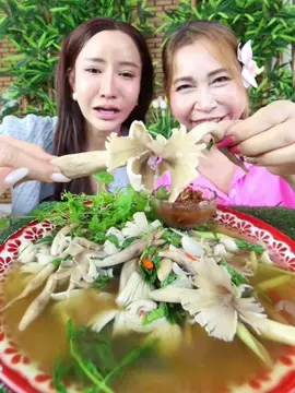 แกงเห็ดปลวก#แกงเห็ด #เห็ด #เห็ดปลวก #เห็ดเผาะ #แจ่วปลาร้า #กินกับแพท #tiktokพากิน 
