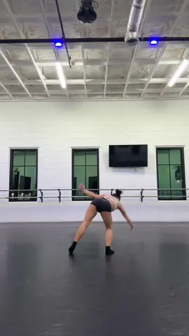 lovee this song #foryou #fyp #relatable #repost #trending #viral #dancer #dance 