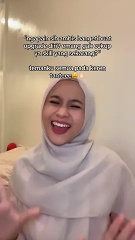 Bayangin aja.. temenku ada yg lagi S3, ada yg sering bolak balik Mekkah, ada yg buka usaha, ada yg startupnya berkembang sampai nerima berbagai penghargaan, ada yg udah kerja sesuai passionnya, ada yg jadi MUA punya penghasilan dua digit sebulannya, dan masih banyak kekerenan lainnya. Rasanya rugi bgt kalau aku punya teman sekeren mereka tp gak bisa ikutan keren, kan? Makanya meskipun udah lulus kuliah, aku masih “ambis” upgrade skill lewat berbagai cara. Entah itu belajar otodidak, belajar sm ahlinya, atau ikut kompetisi pun termasuk salah satu caranya. Terima kasih ya, teman-teman kerenku🥹🫰🏻 terima kasih yaAllah udah ngasih aku teman-teman keren❤️