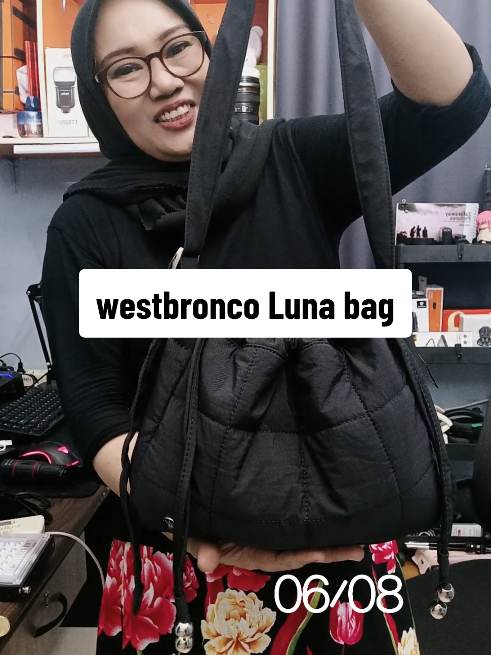 Replying to @bmt.alhidayahnangoh Luna bag tas selempang waterproof bahan puffy dari westbronco #tas #taswanita #tascewek #taswaterproof #tasselempang #slingbag #westbronco 