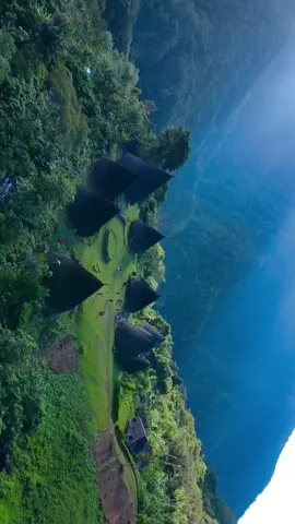 Rumah adat wae rebo cantik sekali ya tuhan🥹😍🛖#waerebovillage #saling #waereb #fypage 