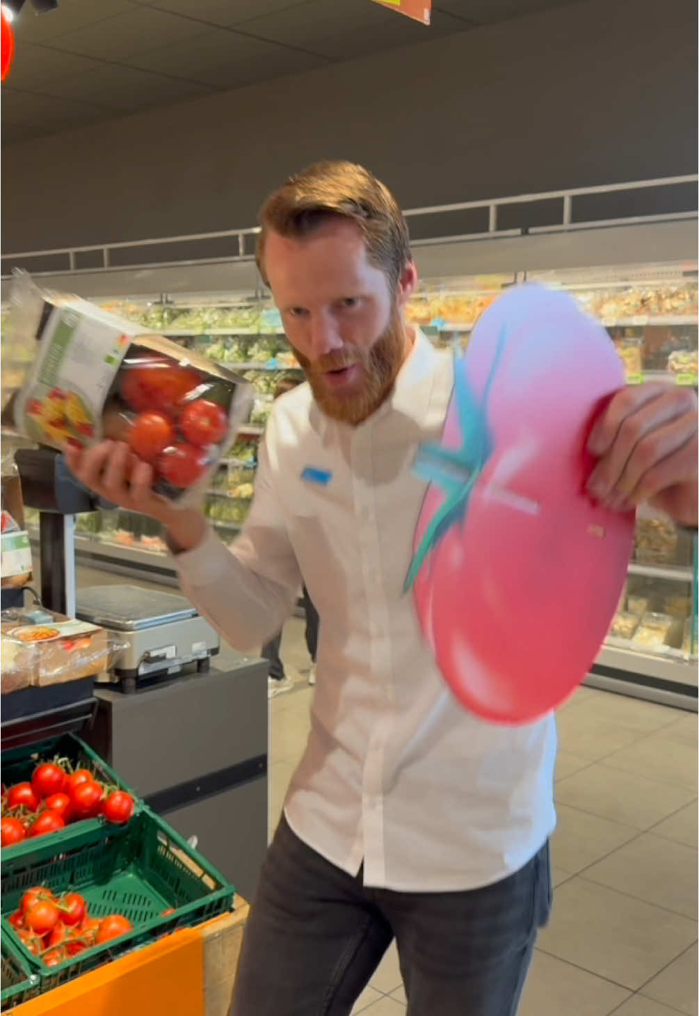 Kom jij je tomaten gezellig bij AH Boxtel halen?🍅🥳 #appie #ah #fyp #winkel #bijbaan #albertheijn #supermarkt #cassiere #vers #tomaten 