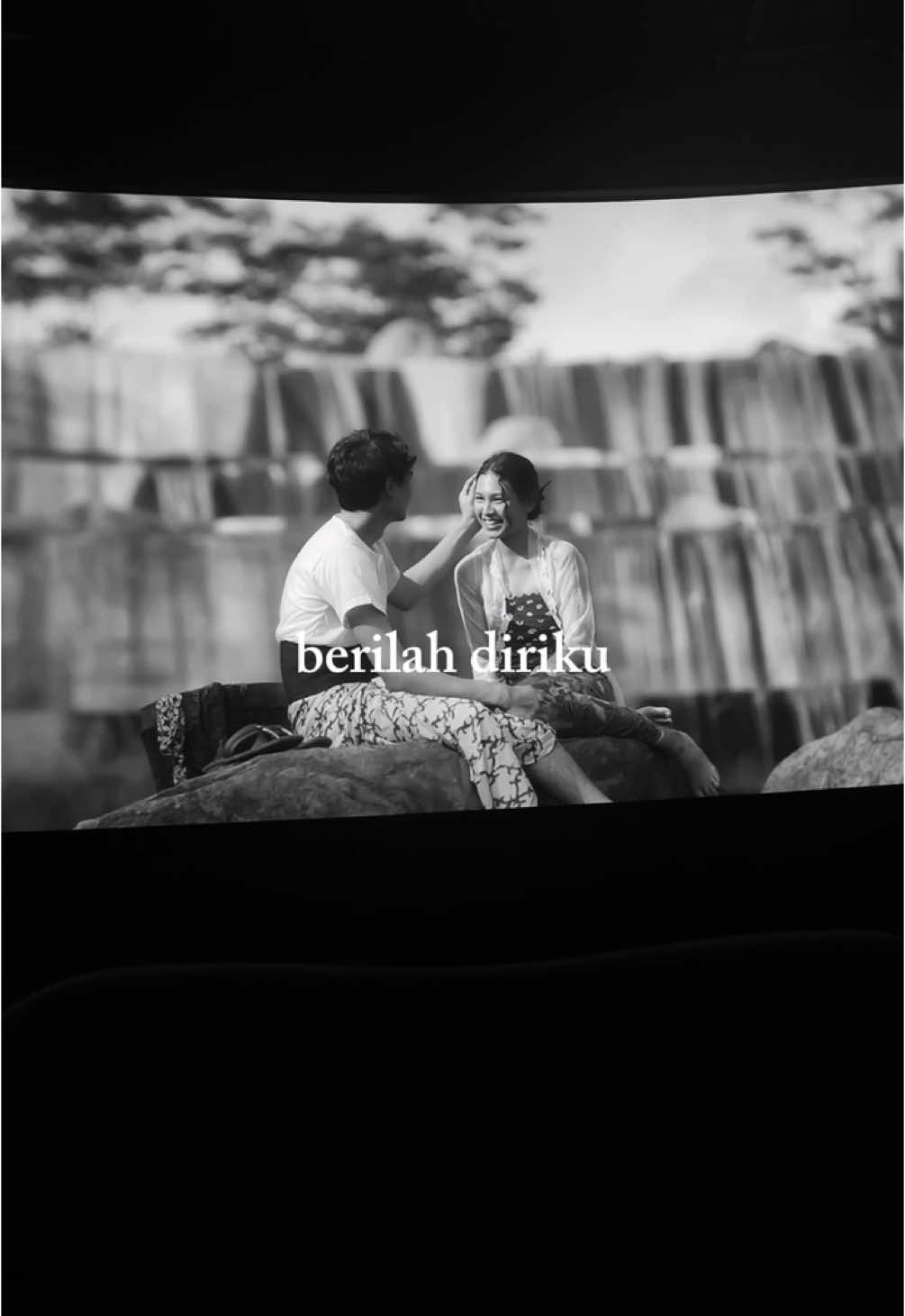 Kisah cinta mas jaya & mba ratri sangat-sangat menguras emosi dan air mata. Kukira kisa cinta mereka bakalan sesuai dengan ekspektasi akuu ternyata bikin gong. Yang awal ku kira film ini film horor ternyata gak ada sama sekali horornya, malahan banyk pelajaran yang dapat aku ambil dari film ini🫶🏻❤️@devano @Alika Jantinia @MVP Pictures ID #devanodanendra #devano #alikajantiniac #filmgowok #gowok #viral #fyp #fypage #fypシ゚ #CapCut 