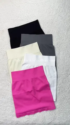 Baby this skirt outlines your curve very well  #tiktokshopcreatorpicks #ttslevelup #GiftGuide #giftguide #tiktokmademebuyit #tiktokshop #GymTok #shorts #sportstiktok #gymoutfit#lmq