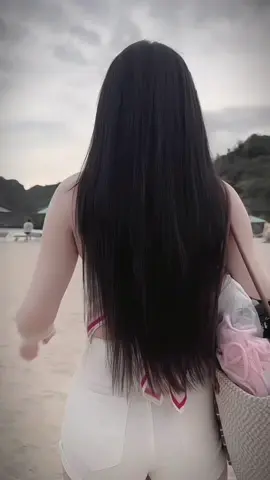“ Sẽ luôn có 1 ánh hoàng hôn lướt qua tóc bạn, sẽ luôn có một người luôn chờ đợi để yêu bạn 1 đời “ ☺️.!!!
