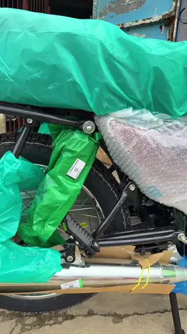 BAJAJ BOXER BM 100 Disponible dans votre boutique à un Prix raisonnable #olamoto🇧🇯 #tiktokbeninois🇧🇯 #publicite #moto #bajaj #flypシ @Brice Dragomir @JÉRÉMIE DEGAMER😎 @Madame jaguar ❤️🥰💃🤩 @lenesofficiel @DAG BAJAJ MOTORCYCLE BENIN @MRLARUE ❤️🦅 (DJ ADIGBAN ) 