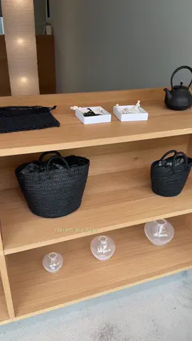 minimal, elevated, and effortlessly Korean chic — exactly the kind of pieces that live in my closet on repeat. kalo kalian suka clean lines, muted tones, and quality that feels just right — this brand is worth bookmarking. 🤍 📍 MONOHA Seochon 129-2 Changseong-dong Jongno-gu Seoul #gayaditiktok #serunyaditiktok #fashion #style #seoul #korea 