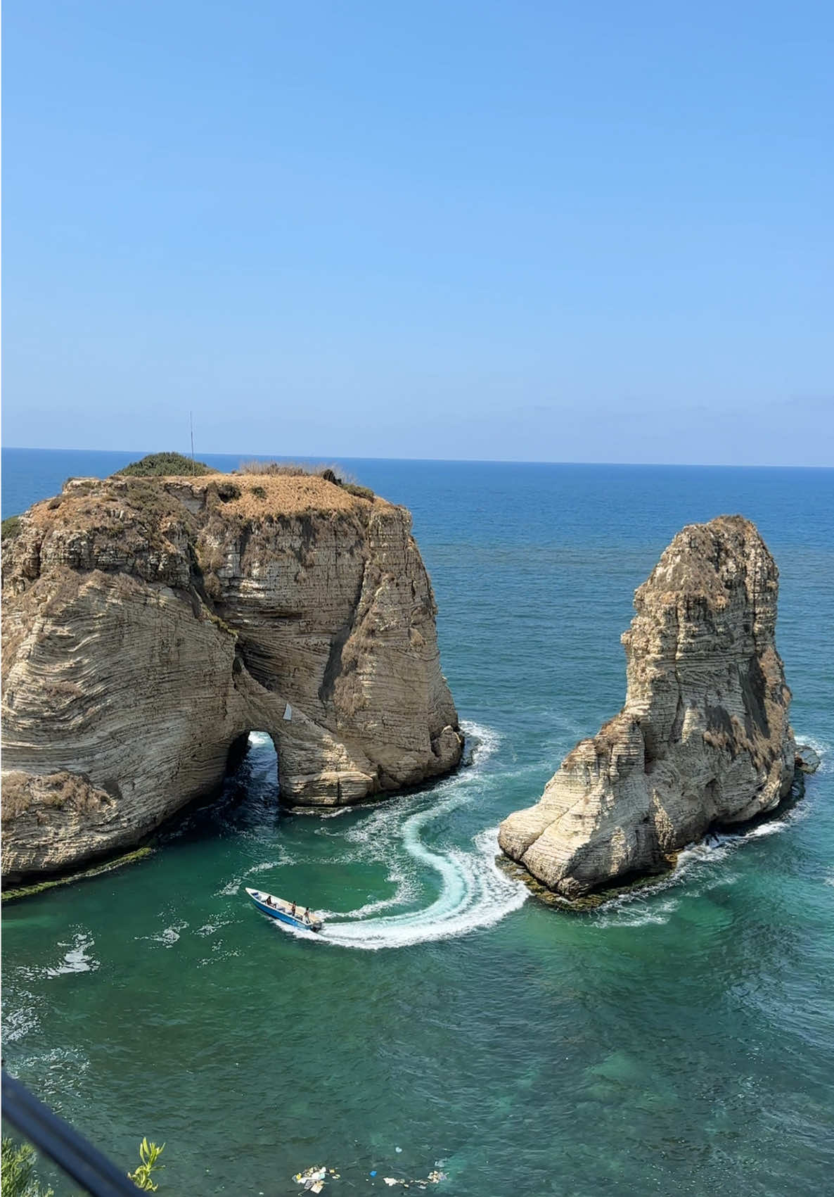 Raouche, Beirut 🇱🇧 #beirut#lebanon#holiday#fyp#Summer#raouchebeirut#raoucherocks
