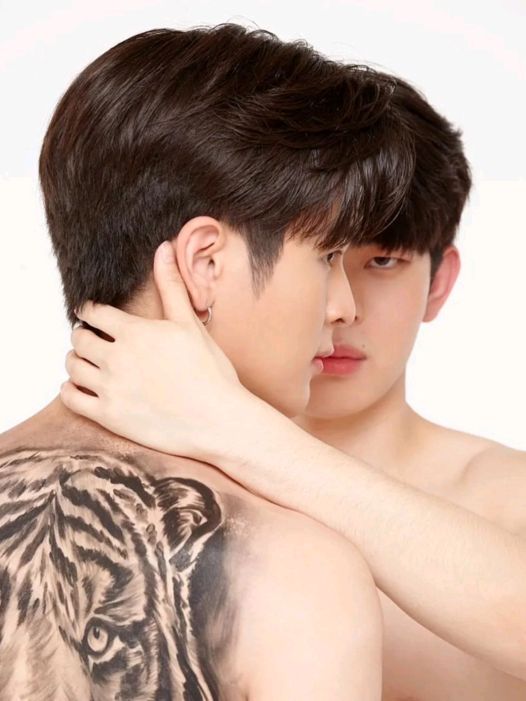 Photoshoot Unforgotton Night the Series 🖤 edisi kangen moment yoonton 🥺 #yoon #yoonpsn #yoonphusanu #yoonphusanuwongsavanischakorn #ton #tonsaran #mytonsrn #tonsarananantasetthakul #yoonton #tcc #unforgottennighttheseries 