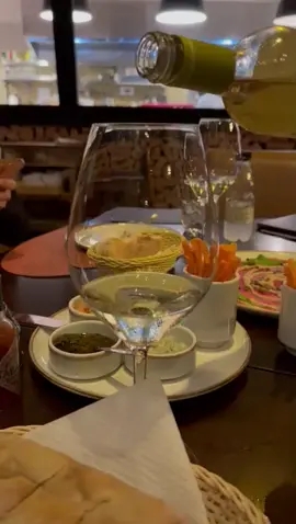 Vídeo FAKE para o dia dos namorados #video #amor #noite  #namorados #jantar  #jantarromantico  #vinho 