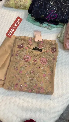 Bin saeed luxury chiffon collections🥰🥰🥰 ****Available in Doha****🥰🥰🥰 Size medium large Fabric Details Heavy Embroided chiffon suits with embroided chiffon dupatta Raw silk trouser For more details please contact us on whatspp 30166887#qatarinstagram #qatarliving #qatarfashion #saudi #qatardoha #zaraspakistanicollections #onlineshopping #onlinestore #uae #luxurychiffon 