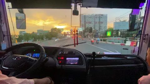 Ta lại rước khách hàng thân yêu về bản làng thôi #xekhachvietnam🇻🇳 #xeviettanphat #viral #fyp #nhaxetananh 