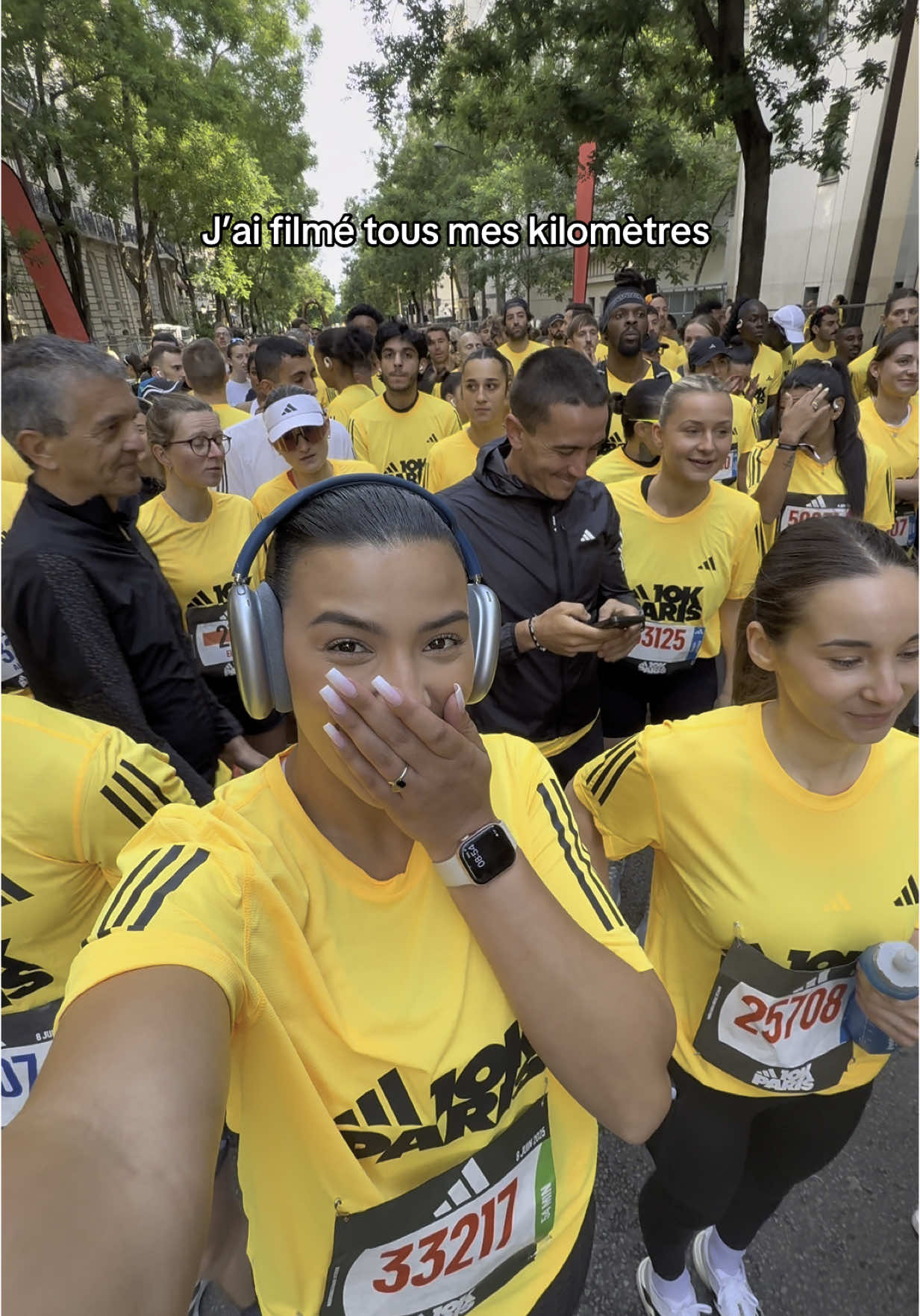 J’ai filmé tous mes kilomètres au 10km adidas Paris ! Une grande première pour moi, j’ai commencé la course cette année et c’est la seule chose que je réussis à faire dans mon visionboard même si c’était mal barré car j’ai 0 cardio 😭🤣 donc très fière de cet exploit 🥹, je vous poste un vlog demain ❤️ #10kadidas #adidas10kparis #adidas #10km #course #Running 