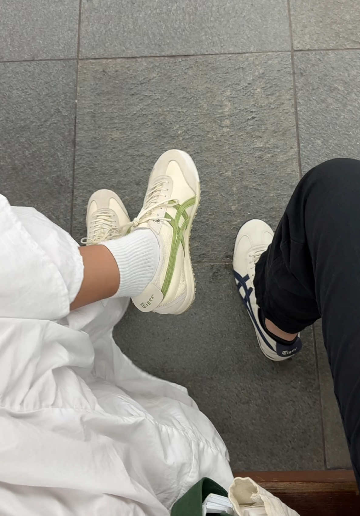 I love my tigers sm  #twins #matching #sneakers #onitsukatiger #onitsuka #couple #shoes #fyp #couplestiktok #foryoupage #viraltiktok #trends #xybca #japantiktok #japantok #tokyo 