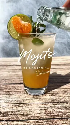 Mojito de Mandarina -2 oz de jugo de mandarina -1 oz de jugo de limón -2 cucharaditas de azúcar -8 hojas de hierbabuena -2 oz de ron -4 oz de agua con gas #mojito #mojitodemandarina #mojitos #cocktails #cócteles #tragosencasa #barmanexpress 