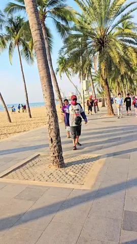#Pattaya #Thailand #WalkingPattayaBeach #beachvibes 