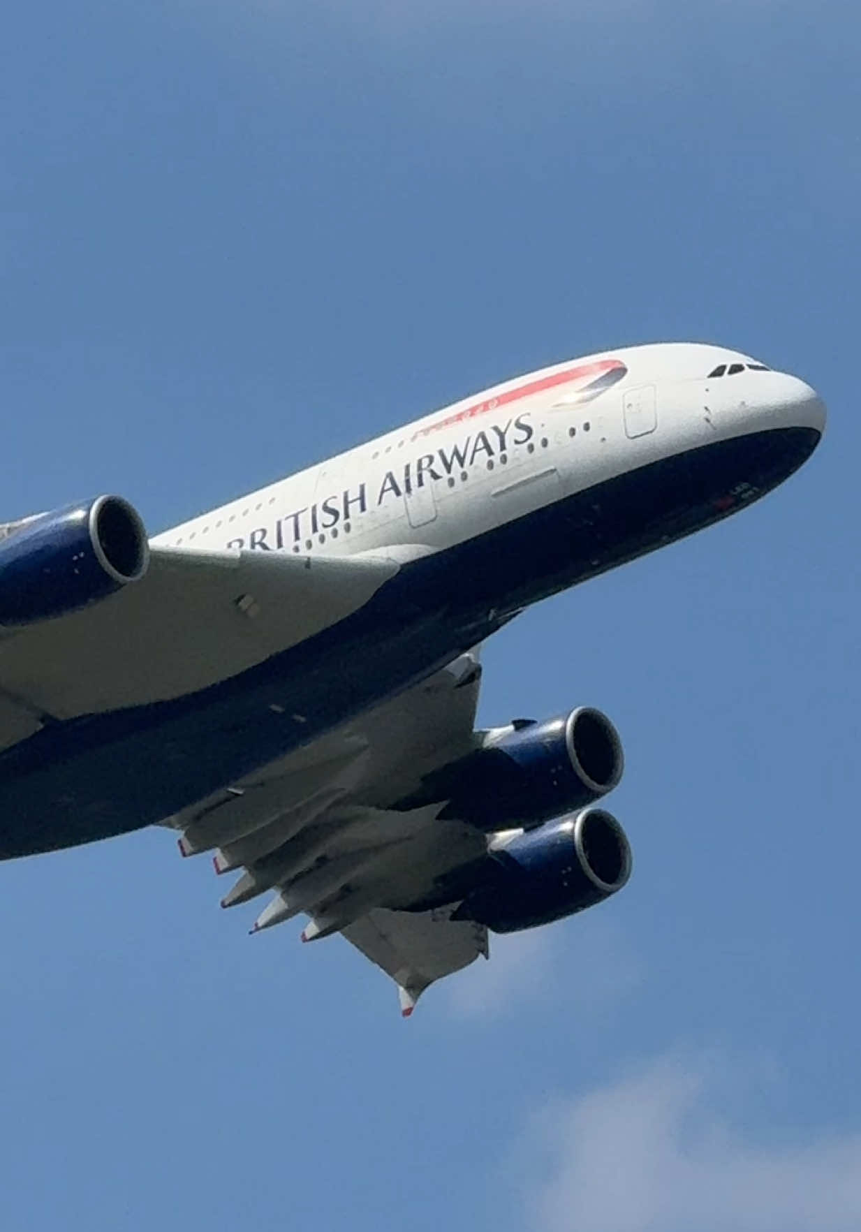 Listen to the engines growling on this British Airways Airbus A380-800 departing Heathrow #a380 #airbus #takeoff #planes #pilo #aviation 