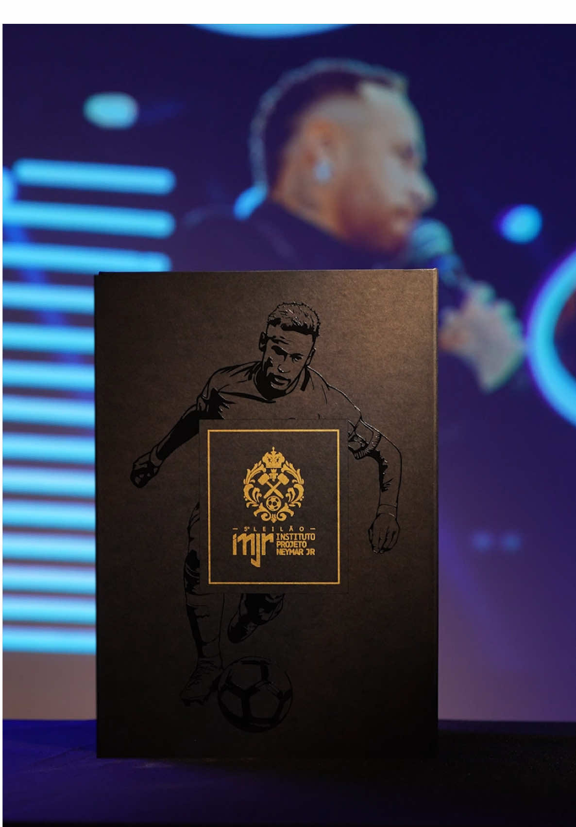 🎥✨ O momento mais esperado pelos nossos patrocinadores e apoiadores chegou… O tão desejado convite oficial do Leilão do @Instituto Projeto Neymar Jr. já está em mãos! Mais do que um convite, é um símbolo de compromisso com a transformação de vidas. É o passaporte para uma noite onde a solidariedade brilha, as emoções transbordam e cada gesto se torna esperança. A contagem regressiva está ativada: faltam apenas 2 dias para a 5ª edição do nosso Leilão, que acontece no dia 10 de junho, no Mercado Livre Hall, na Mercado Livre Arena Pacaembu ( @Mercado Livre Arena Pacaembu ). ⸻ 🎥✨ The most awaited moment for our sponsors and supporters has arrived… The long-awaited official invitation to the Instituto Projeto Neymar Jr. Auction is finally here! More than an invitation, it’s a symbol of commitment to transforming lives. It’s a pass to a night where solidarity shines, emotions overflow, and every gesture becomes hope. The countdown is on: only 2 days to go until the 5th edition of our Auction, taking place on June 10 at Mercado Livre Hall, inside the Mercado Livre Arena Pacaembu. #LeilãoInstitutoNeymarJr #InstitutoProjetoNeymarJr #INJR #NeymarJr