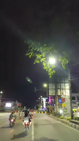 Tidak semua harimu buruk, namun akan tiba juga hari baik, bertahanlah sampai hari itu tiba✨ #dumai  #dumaikotaidaman #kotaku #riau  #tanahkelahiran #vibesmalamhari #storytimevideos #malam #katakata #story #quotes 