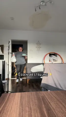 Will nur kurz daran erinnern, dass jeder essen darf was er möchte, egal wie er aussieht. Essen ist lebensnotwendig und wenns dich stört, dass eine dicke Person Fast Food o.ä. isst, dann ist das dein Problem ☺️ #FoodTok #essen #griechisch #greekfood #fyyyyyyyyyyyyyyyy #alltagswahnsinn #viral_video #fyp #soulfood 