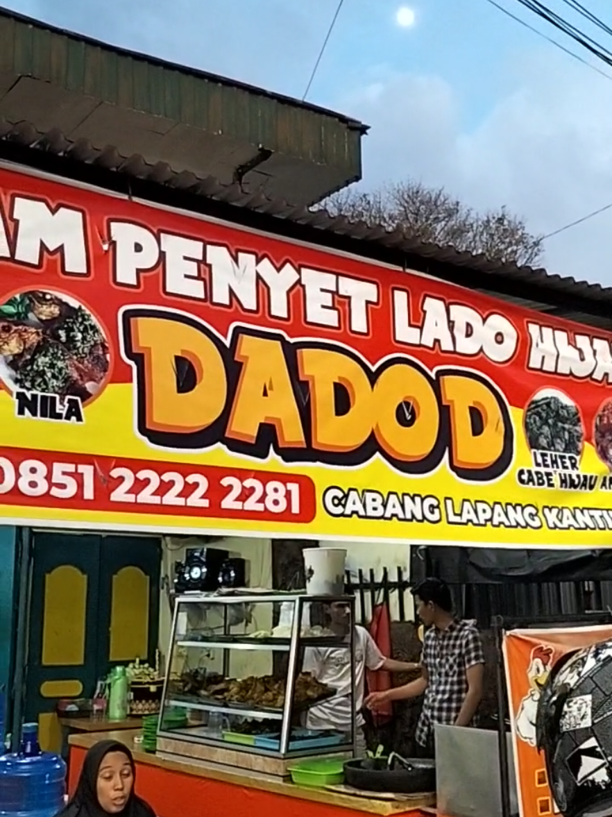 di ShaLawatin aja deh, semoga segaLa usaha d berikan kemudahan dan keLaNcaran daN sLaLu d murahkaN rezekinya... Aamiin... #bukittinggi  #kuliner  #ayampenyet  #ladohijau  #fyp 