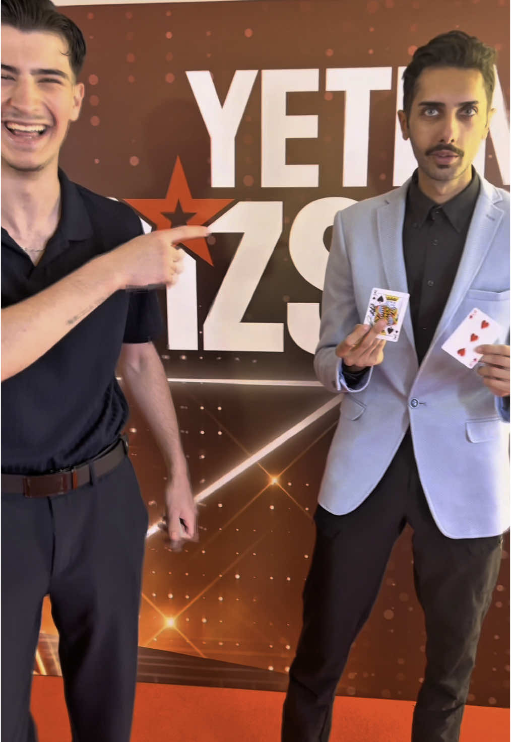 Kim daha hızlı sizce 🎩@CODEMTC  #magic #illusion #cardtrick #magician #viralvideo #fypシ゚ #keşfet #furkanerenofficial 