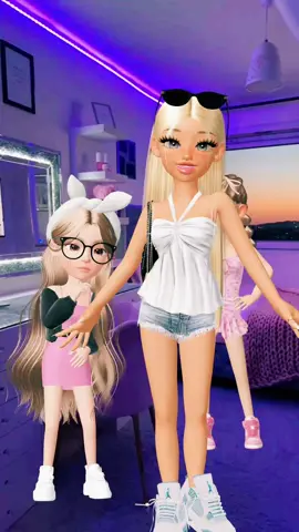 Helping the girls decide what to wear for high school photos tomorrow.Its gonna be emotional to see the pictures from when they were in primary and now look at them.Grown up teenagers💕💕💕🥺🥺🥺 #fyp #viral @alice_zpt24 