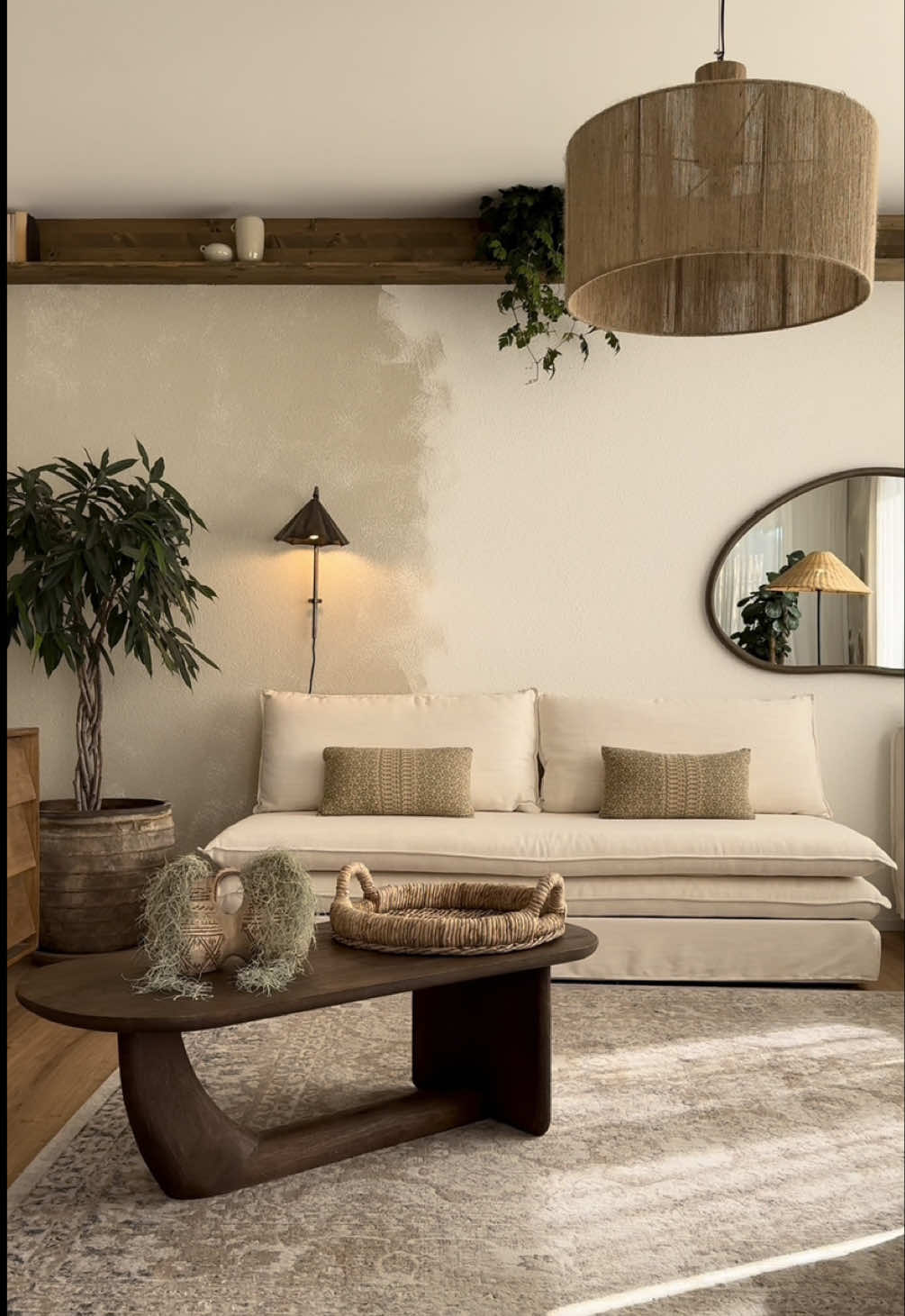 🤎 My father wanted a more comfortable sofa bed, and we gave it to him ☺️ #mediterraneanhome #homedecor #rentalapartment #wabisabi #organicdecor #sofabed #convertiblesofa 