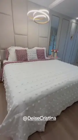 Comprei a colcha de pompom mais queridinha da Shopee e tô simplesmente apaixonada! 😍 Ela transformou meu quarto e trouxe aquele toque de aconchego que a gente ama 💕 Se você curte uma decoração charmosa, delicada e com cara de Pinterest, essa é A dica! Diz aí, também ama mudar o ambiente com pequenos detalhes? ✨#decoraçãodeinteriores #quartodecorado #camaarrumada #decoracaocriativa #colchadepompom #meucantinhodecorado #decoracaobarata #casadecorada #amomeular #dicasdecoracao #shopeedicas #achadinhododia #decoraçãoafetiva #inspiraçãodecoração