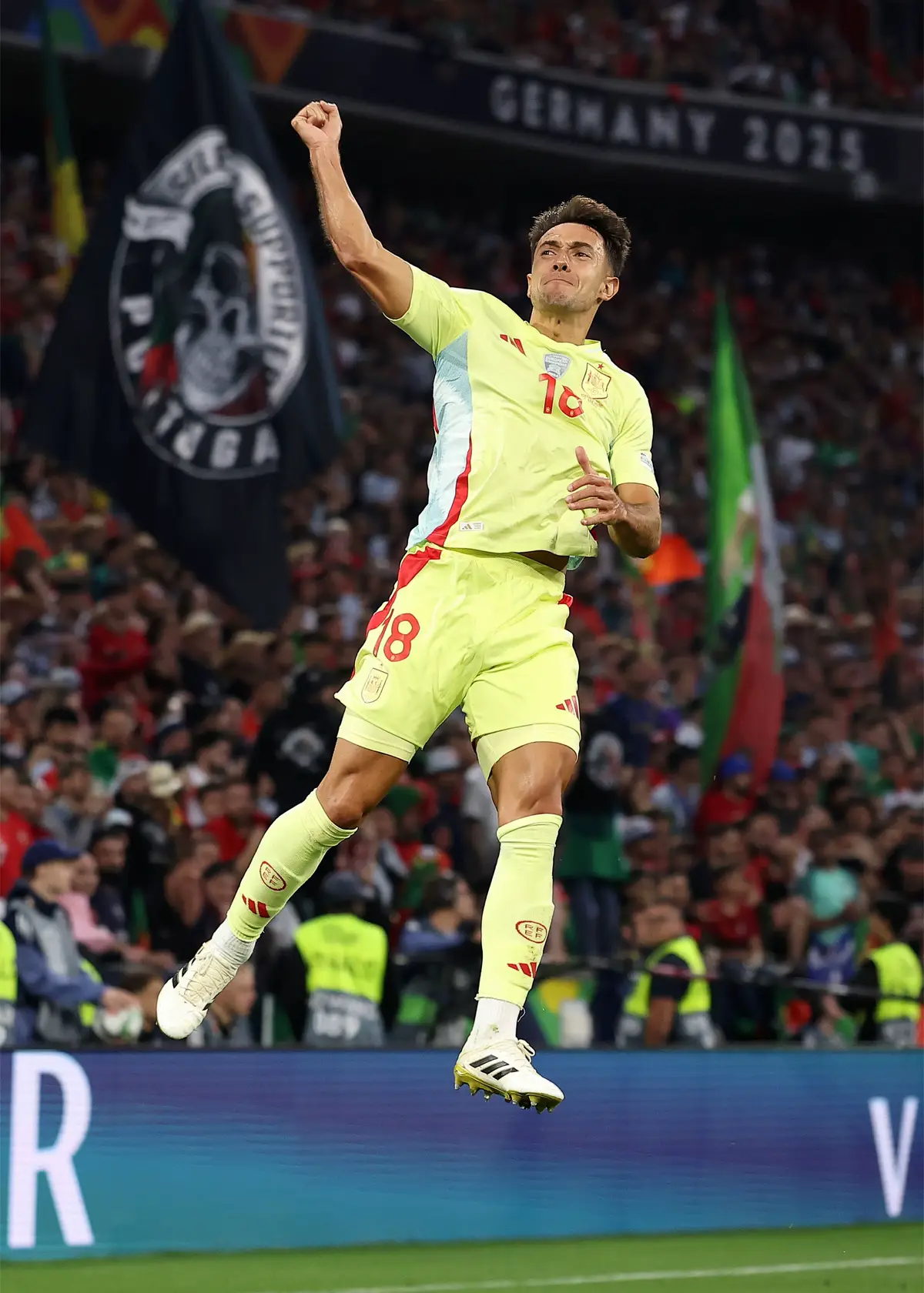 Spain and Portugal both get early goals 👀 #NationsLeague #PortugalvsSpain  