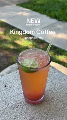 The Strawberry Limeade 🍋‍🟩🍓  the perfecttt summer drink  #coffee #coffeeshop #Summer #summerdrinks #kingdomcoffee 