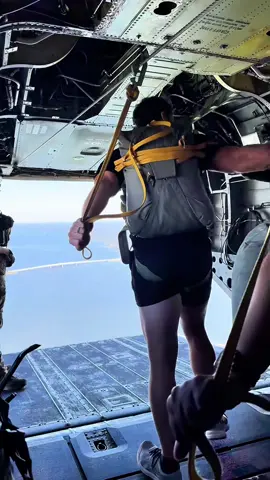 Why do paratroopers jump with a rope, but special forces don’t? #fyp #foryou #airforce #militarylife #skydrive #soldier #army 