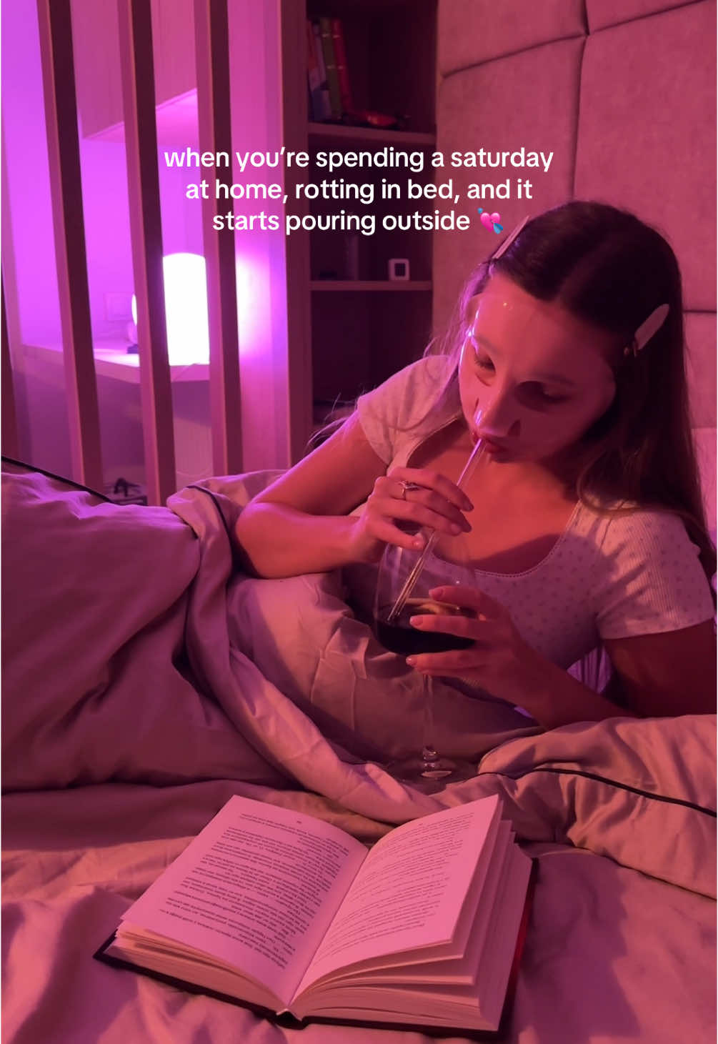 best feeling ever!!! #rottinginbed #saturdaynight #stayinghome #chillvibes #rainydayvibes 