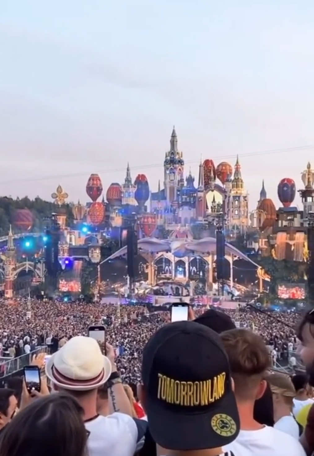 Caption this. #tomorrowland #electronicmusic #festival 
