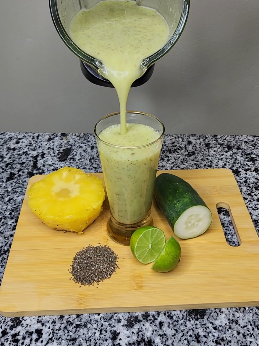 #jugo #jugosverdes #quitaelestreñimiento #bajardepeso #batido #recetas #piña #apio #chia #pepino #limón 