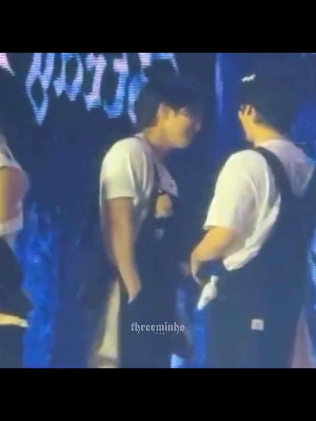 Eles sussurram tão perto um do outro 😭 || #leeminho #hanjisung #leeknow #HAN #foryouapage #straykids #minsung #boddaramji 